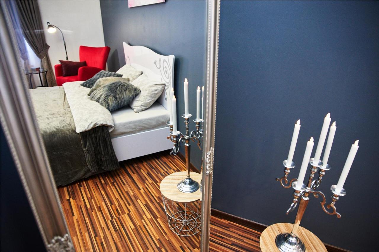 Designer Apartment In The Center Lviv Ngoại thất bức ảnh