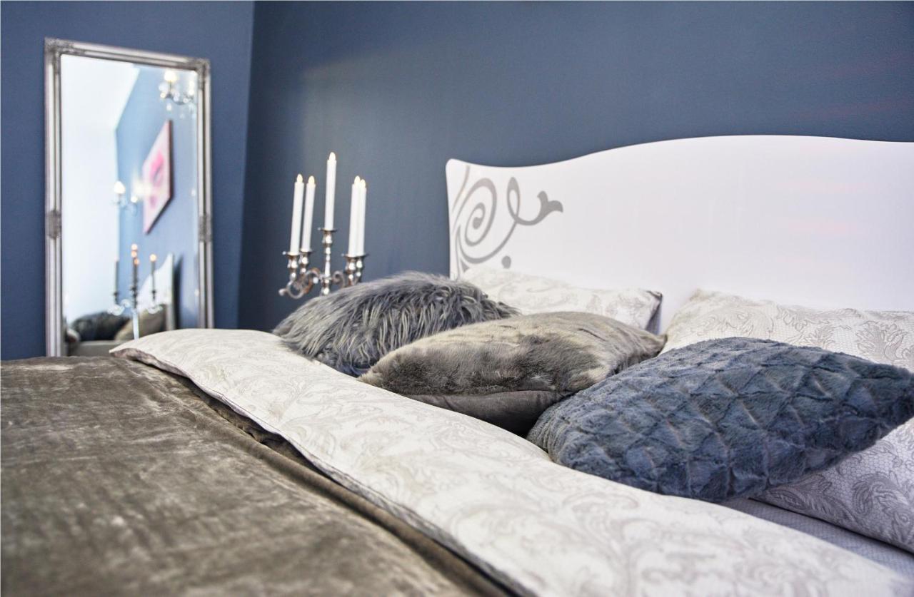 Designer Apartment In The Center Lviv Ngoại thất bức ảnh