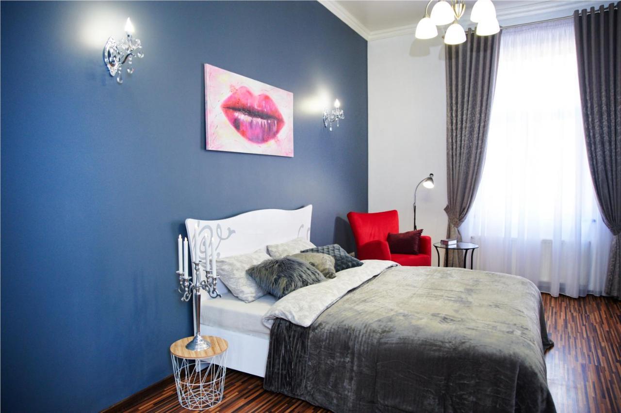 Designer Apartment In The Center Lviv Ngoại thất bức ảnh