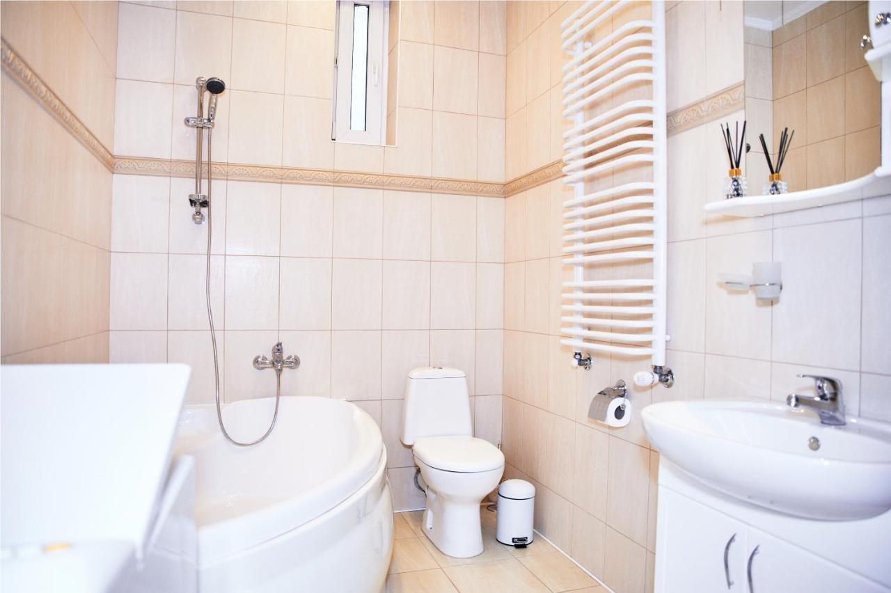 Designer Apartment In The Center Lviv Ngoại thất bức ảnh