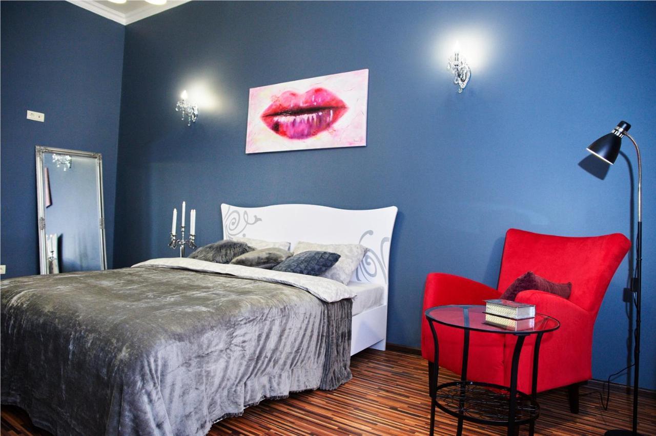 Designer Apartment In The Center Lviv Ngoại thất bức ảnh